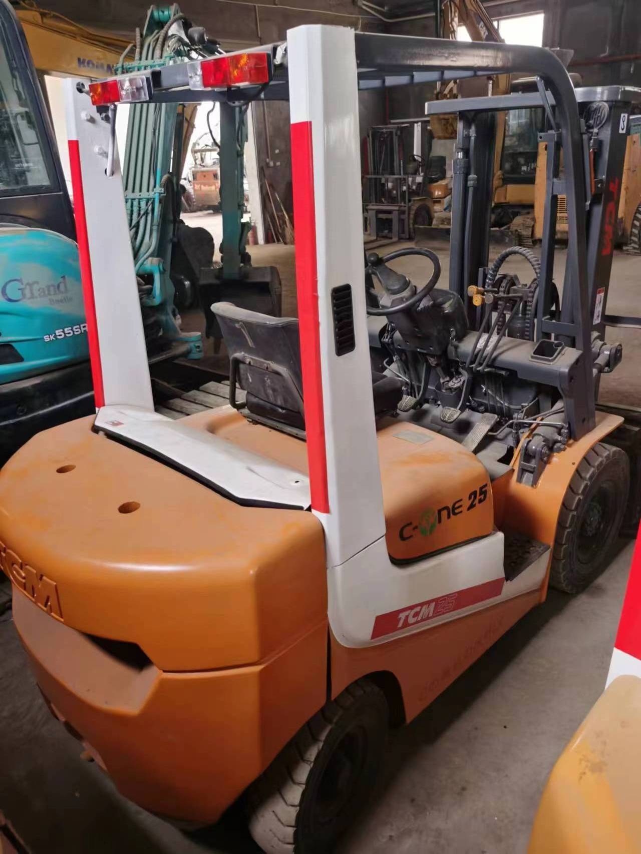 Used TCM 2.5 ton Forklift FD25 Price Forklift Truck for Sale in Shanghai