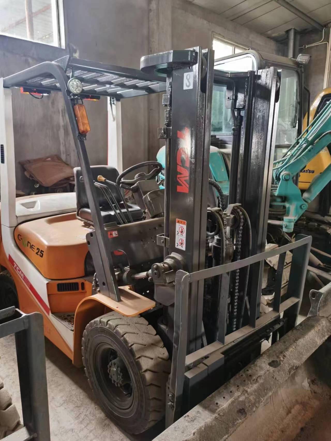 Used TCM 2.5 ton Forklift FD25 Price Forklift Truck for Sale in Shanghai