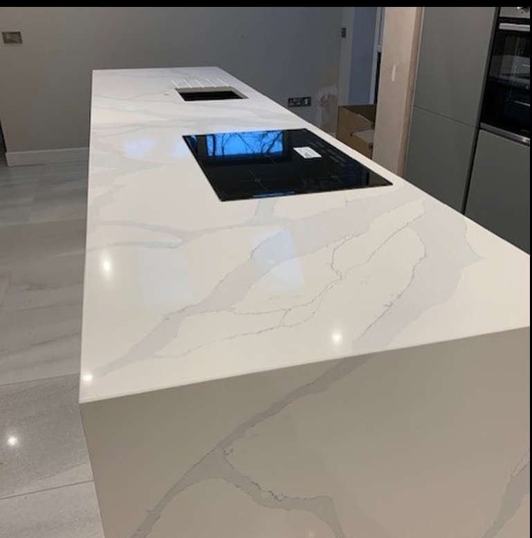 Precious Classic Jumbo Big Slab Surface Polished White Calacatta Wholesale Artificial Quartz Stone Countertop Quartz Slab Price