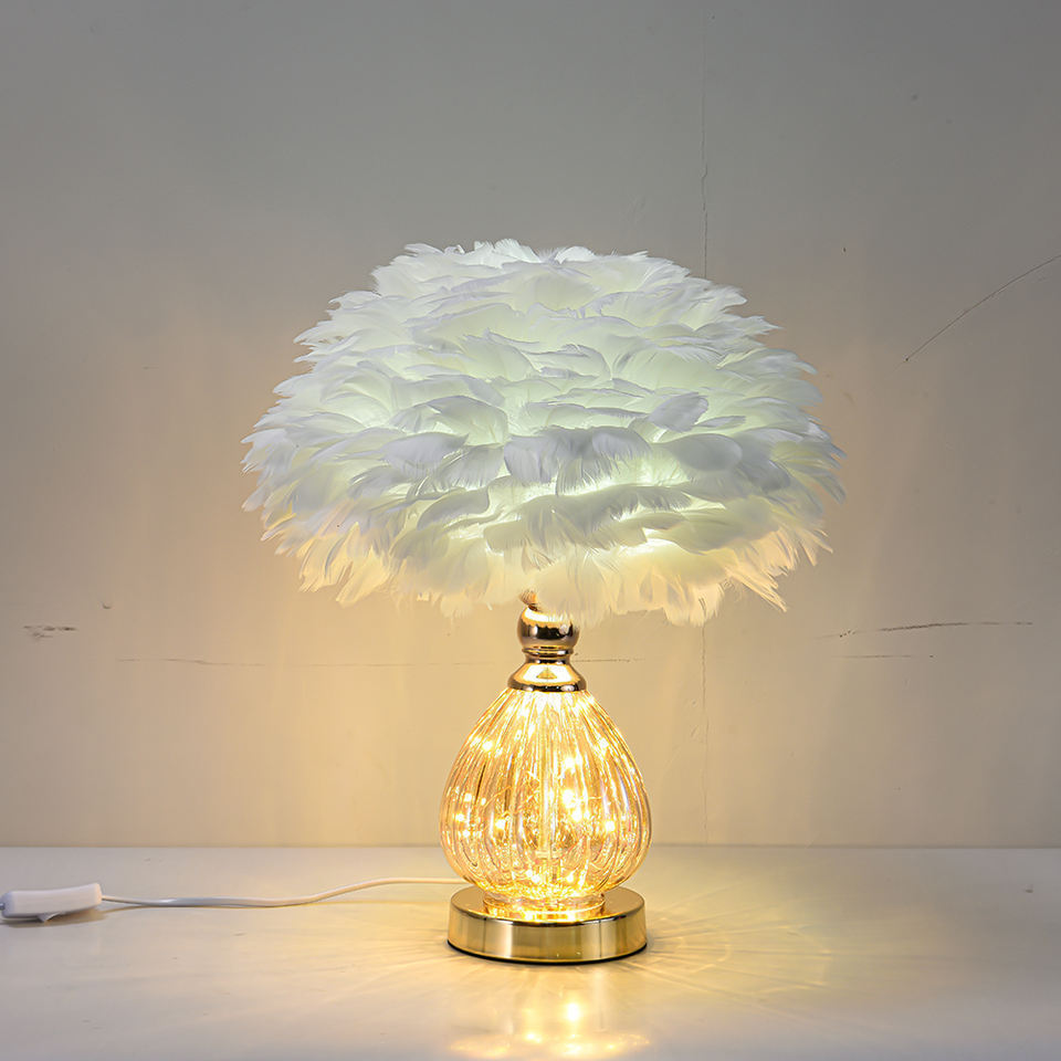 Best Selling Beautiful Luxury Decorative Gold Living Room Indoor Desk Lamp Ceramic Base Feather Table Lamp