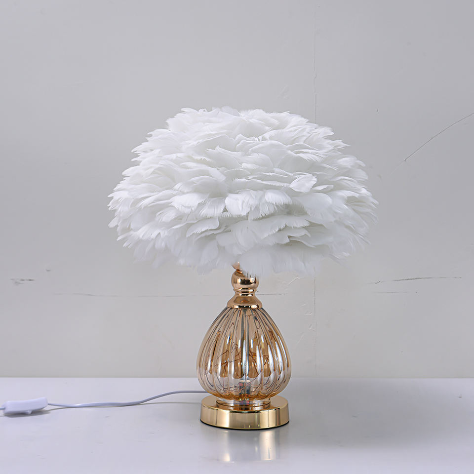 Best Selling Beautiful Luxury Decorative Gold Living Room Indoor Desk Lamp Ceramic Base Feather Table Lamp