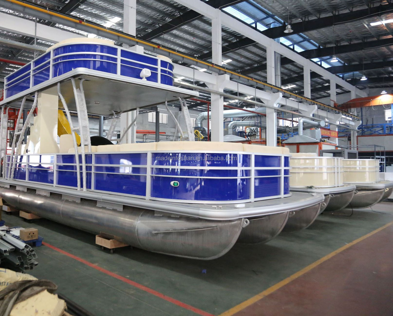 2024 Luxury Pontoon Boat Aluminum Hull for Fishing and Parties Sport Catamaran Yacht with Outboard Engine