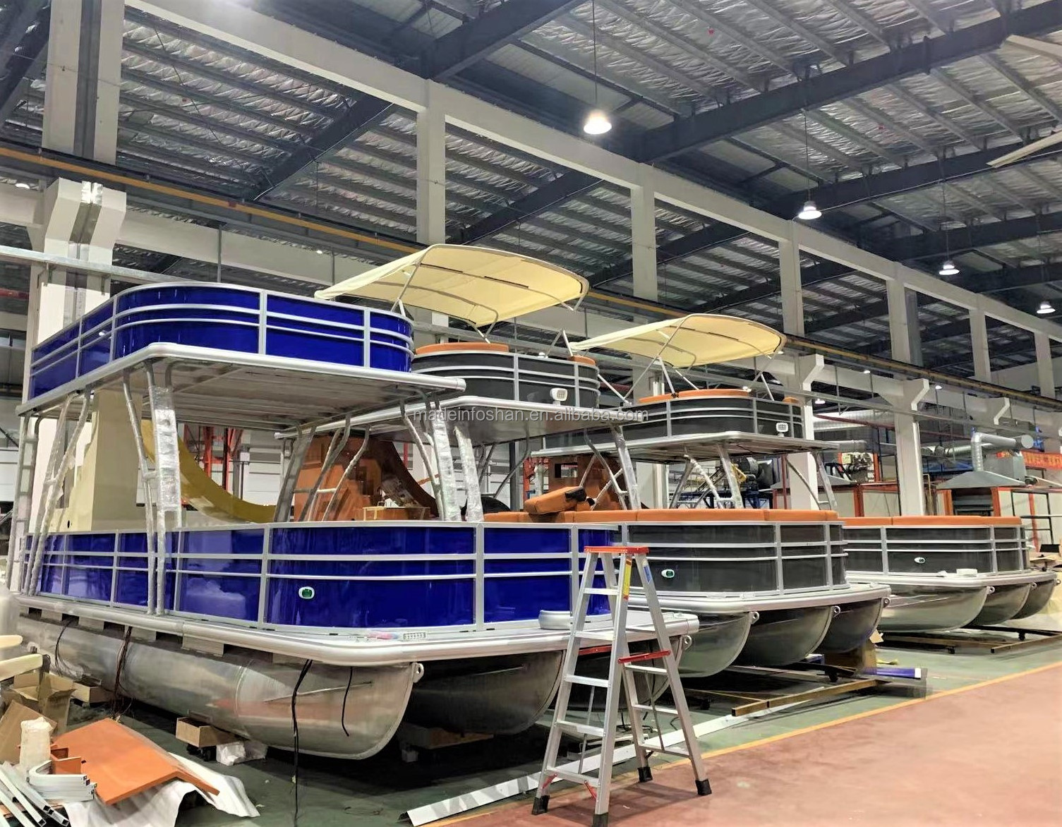 New Fiberglass Luxury Catamaran Yacht Tritoon Pontoon Boat Chinese Manufacturers For Sale