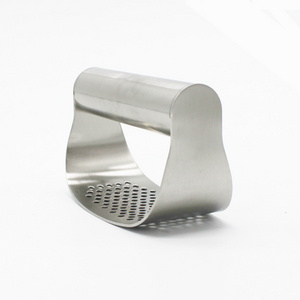 Hot sale stainless steel garlic press rocker, manual garlic crusher tools for home kitchen using