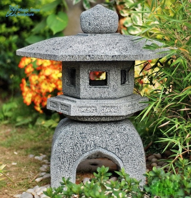 Hand Carved Yukimi White Granite Japanese Lantern for Outdoor Courtyard Garden