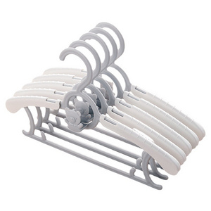 Telescopic non-slip clothes drying rack plastic children clothes drying rack hanger without trace clothes rack