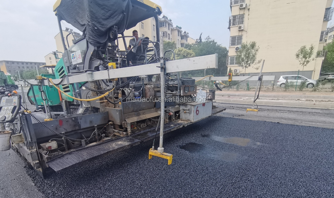 Paving Asphalt Black Asphalt For Driveway Highway Road Pothole repair truck Asphalt