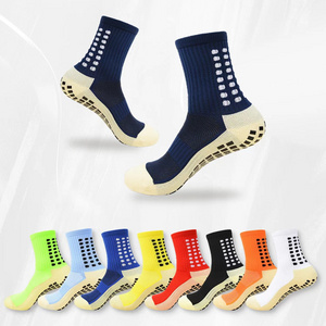 wholesale non-slip sweat-absorbing mountaineer anti slip glue sports soccer socks grip football socks for men