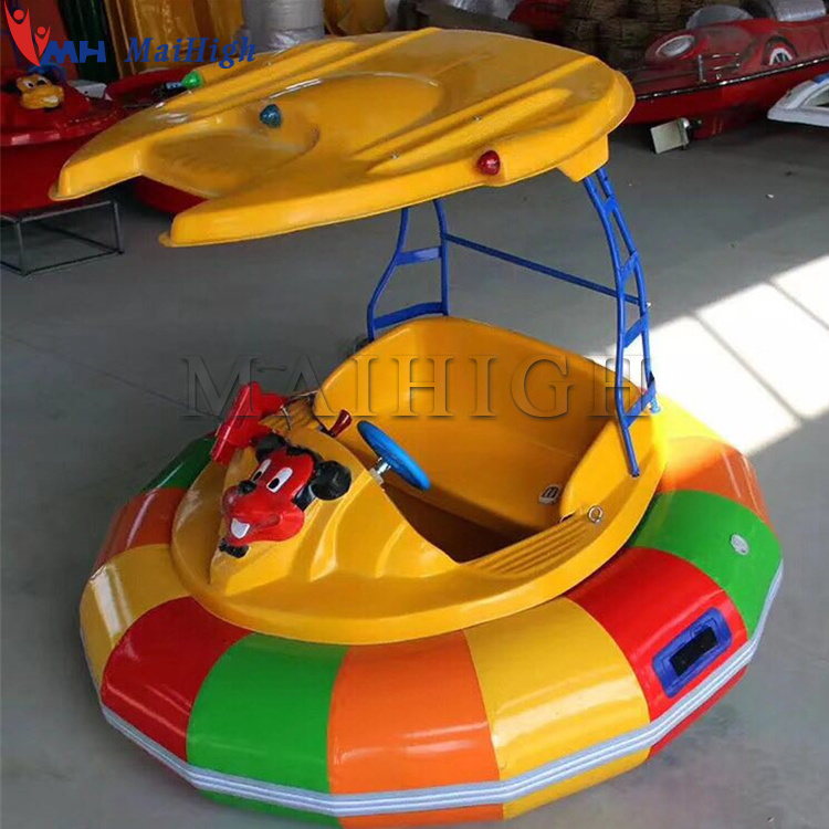 Electric fiberglass adult water play equipment bumper boats for sale