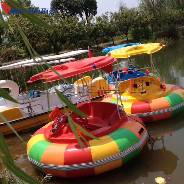 Electric fiberglass adult water play equipment bumper boats for sale