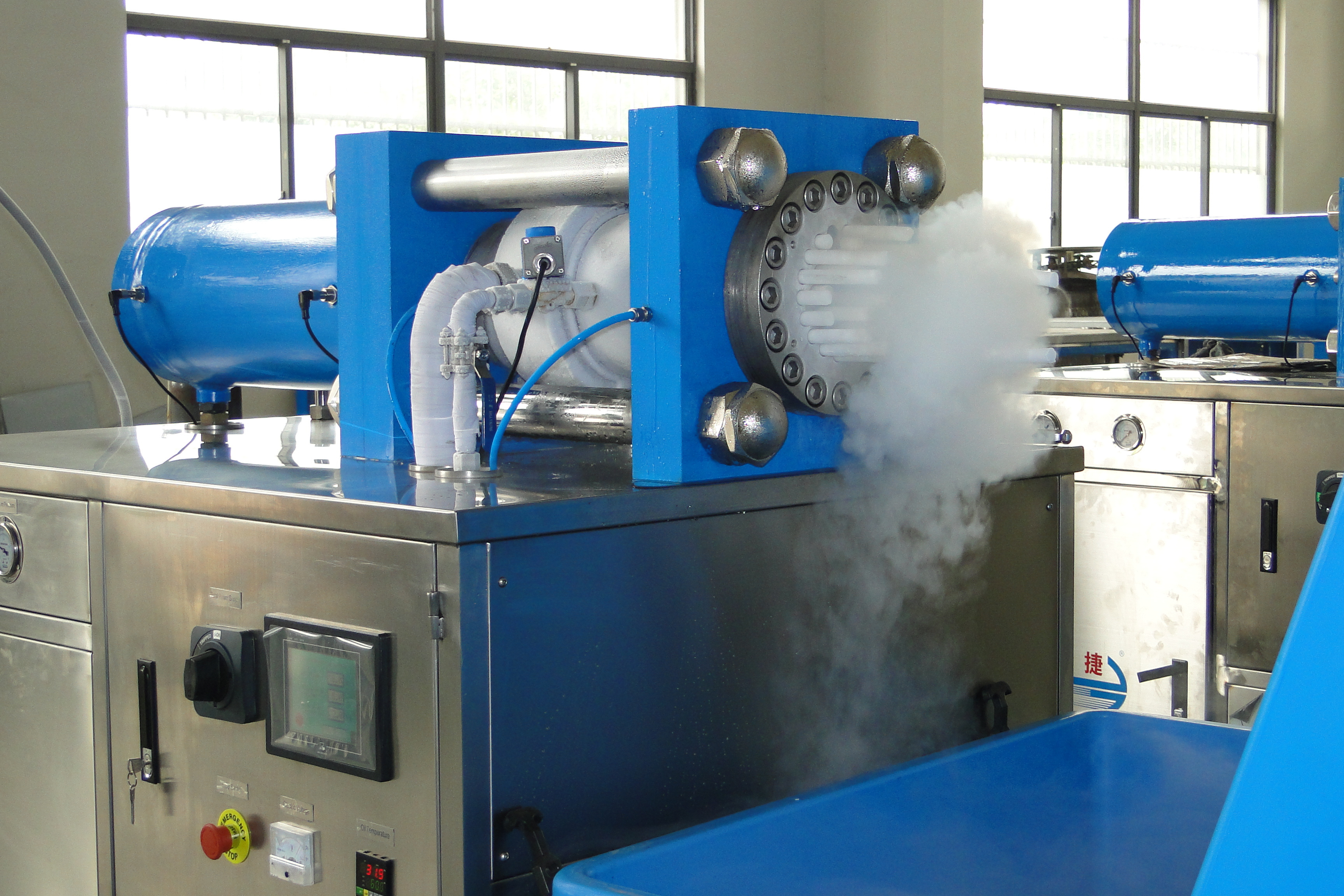 3~19 mm  Dimension Double-Head Dry Ice Pelletizer /Dry Ice Making /Tube Ice Machine With Vertical Design DZ