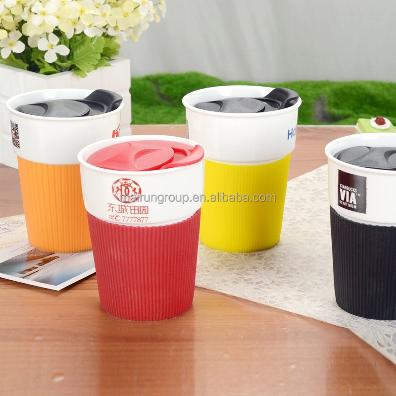 Promotional water bottle PP high definition printing travel plastic coffee cup with silicone lid sleeve