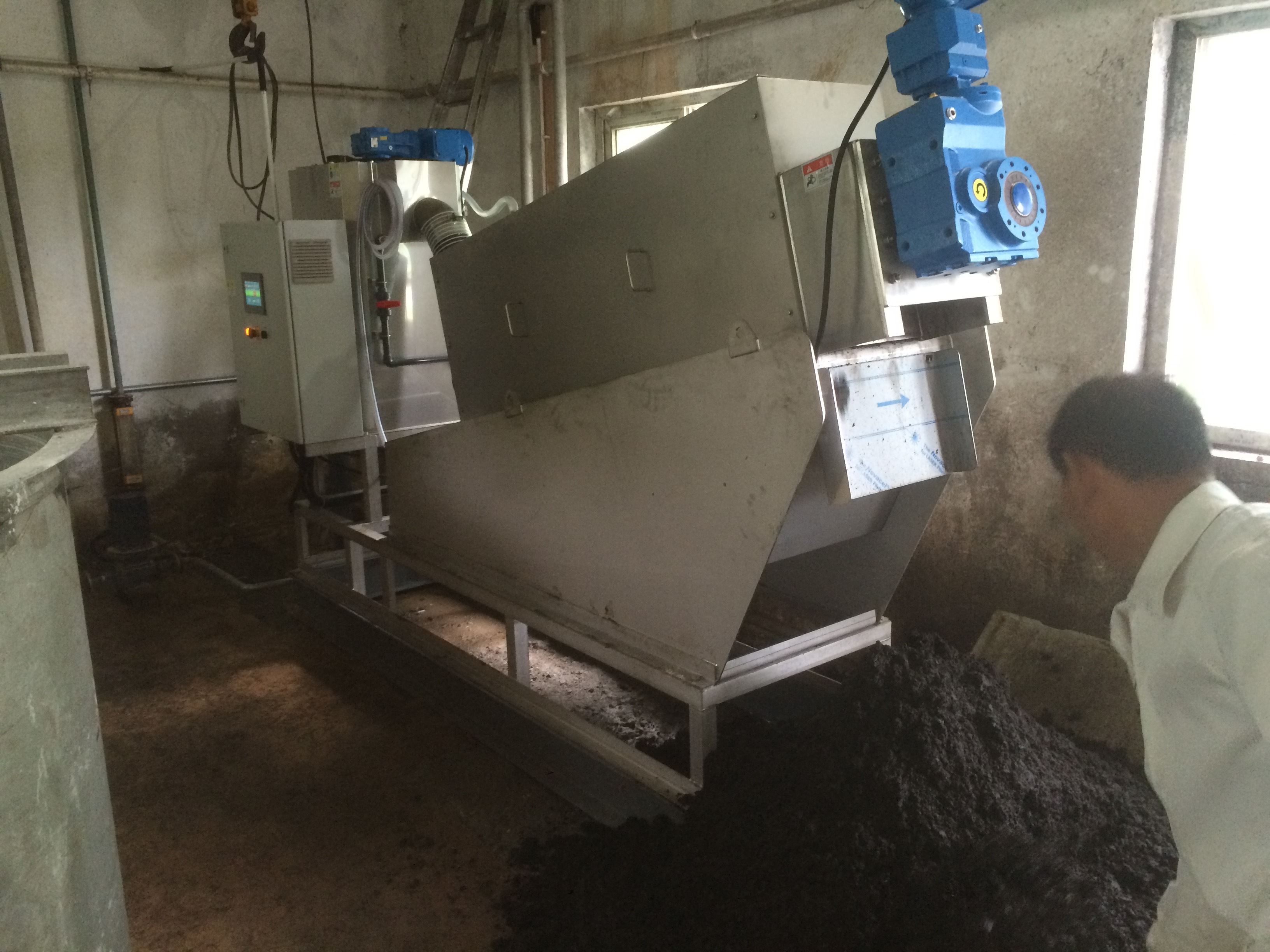 Sludge Dewatering Machine Wastewater Dewatering Screw Press for Cow Dung Wastewater Treatment