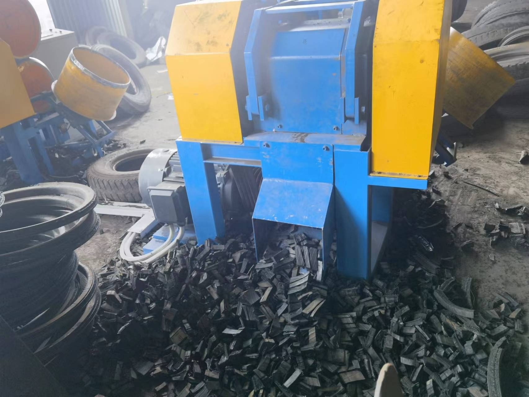 Factory supply tire recycling machine to make rubber powder price