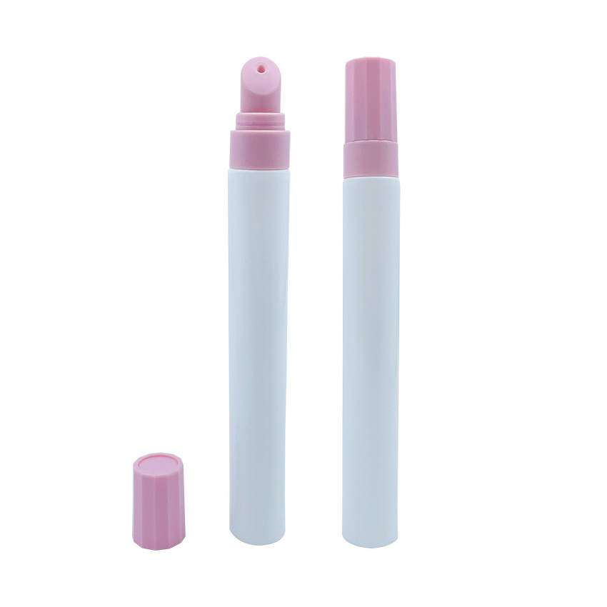 Customized Empty Lip Gloss Containers 15ml 20ml 30ml Plastic Lip Tubes with Silicone Tip for Lip Balm Cosmetic Packaging