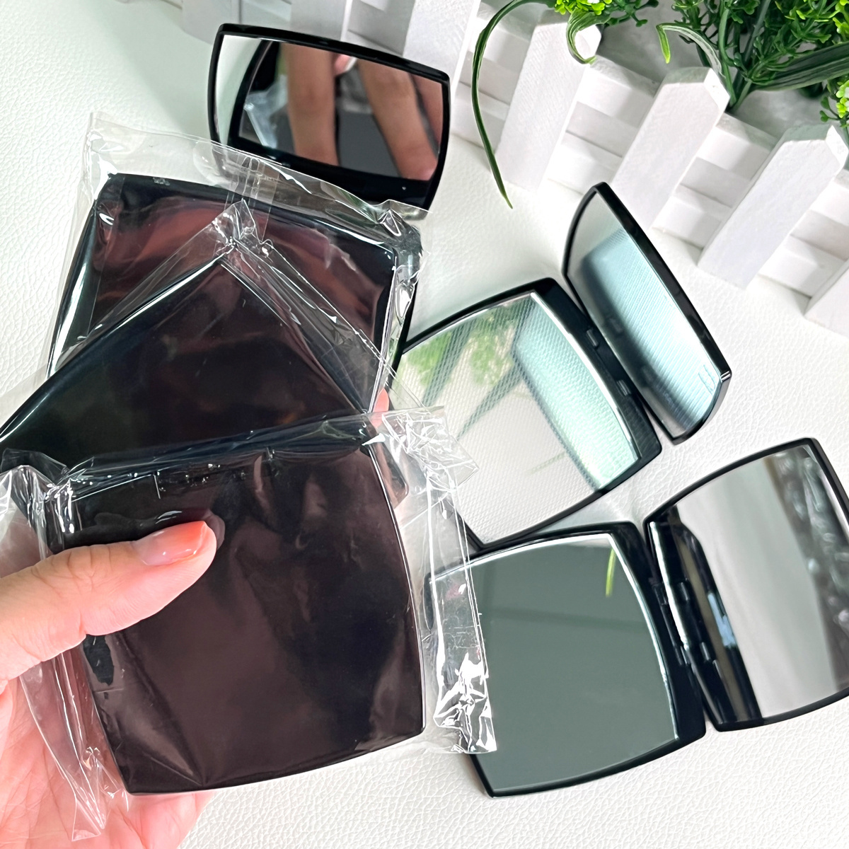 Handheld foldable small framed cosmetic mirror private label personally magnifying vanity mirror