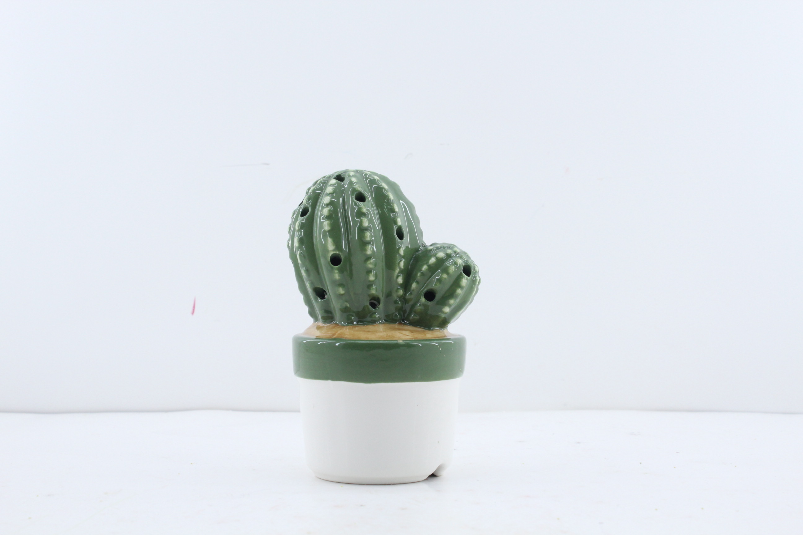 Hot Sale Ceramic Cactus Shaped Tabletop Decoration Mini Cute Plant Ornament for Home Decorative