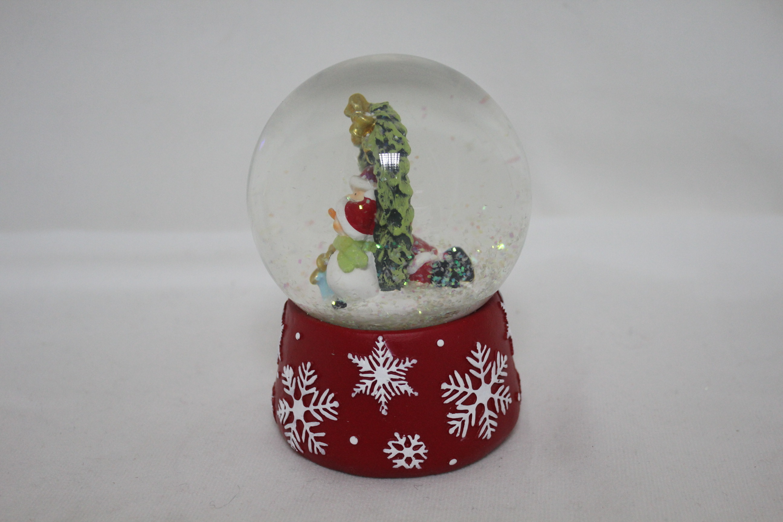 Glitter and music resin souvenirs  water ball Christmas Snow Globe