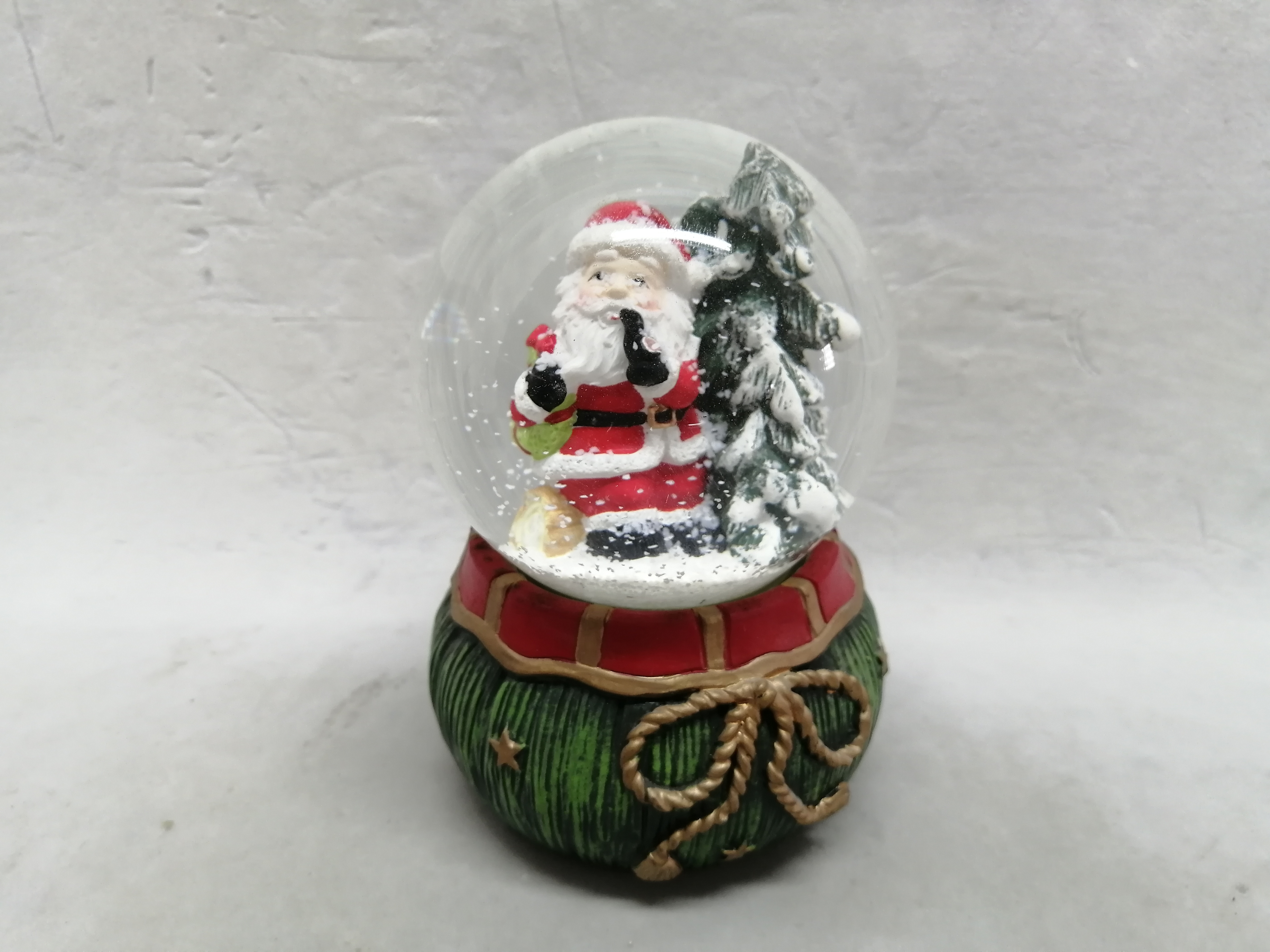 2021 Manufacturer Xmas Decorations Christmas Resin Decoration Snowball Ornaments kawaii for Indoor decorative