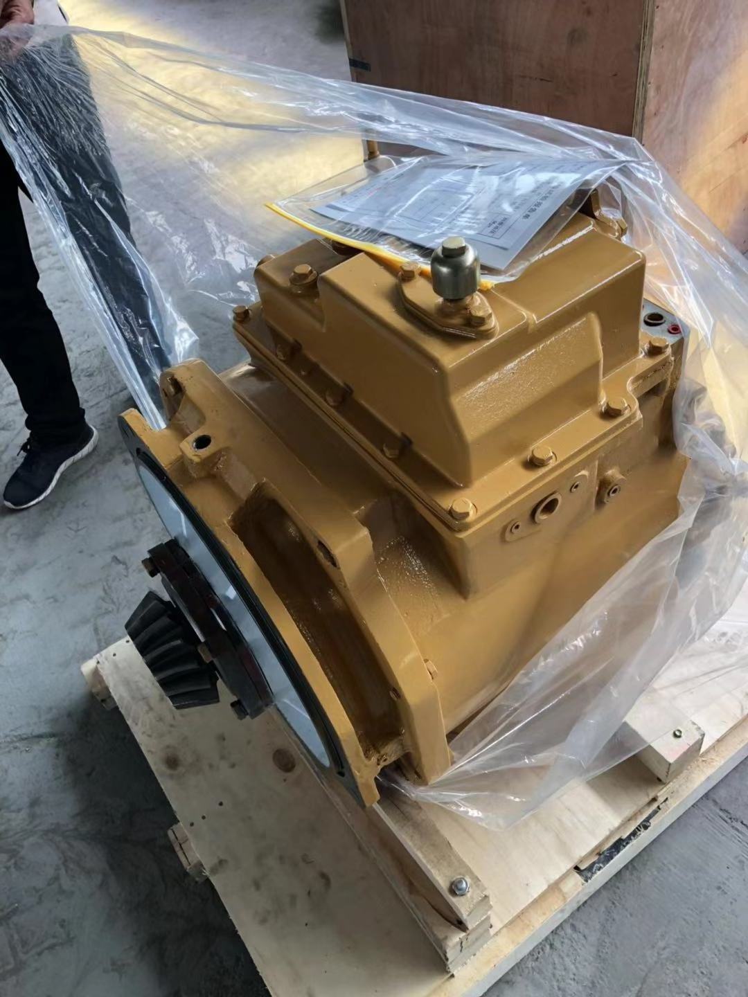 SD16 bulldozer gearbox is reliable in quality and reasonable in price   16Y-15-00000