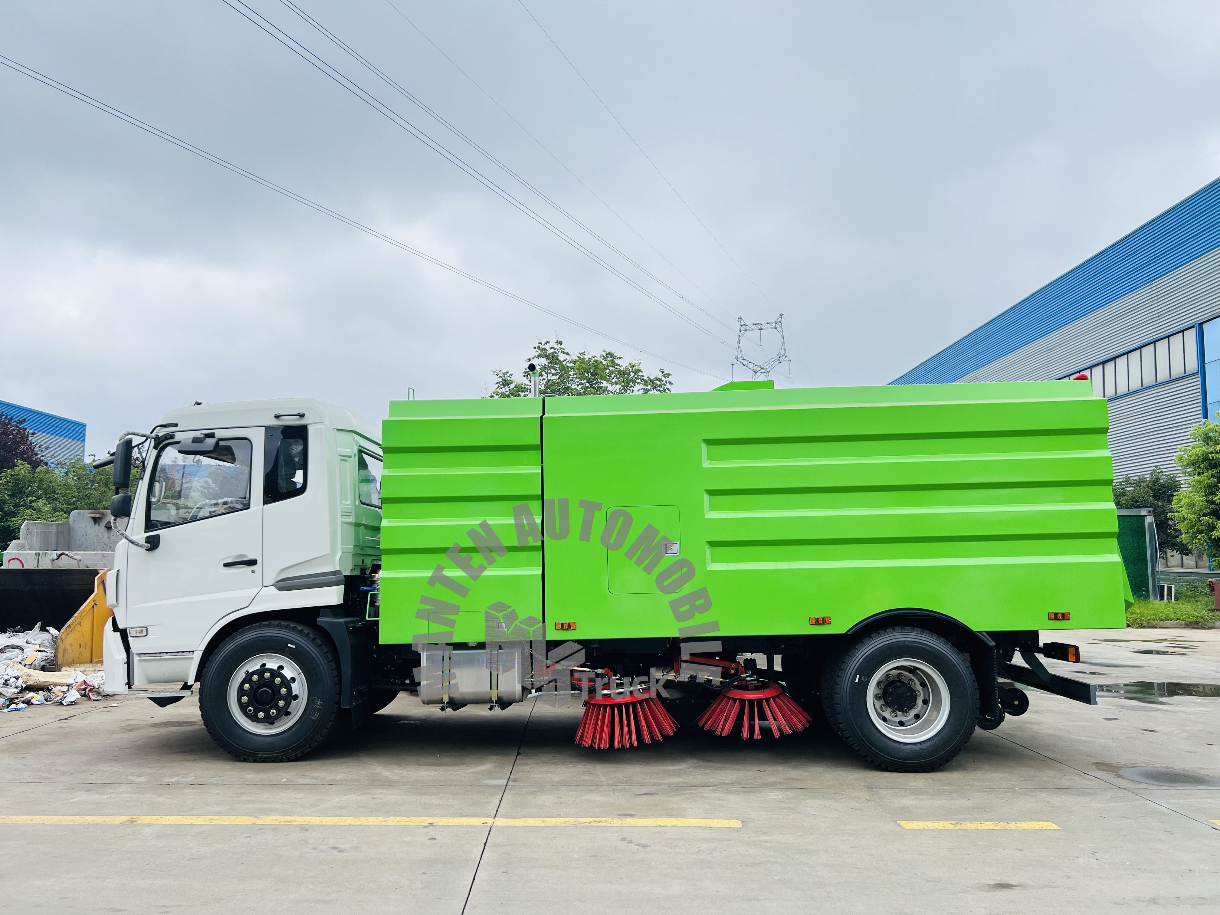 Dongfeng RHD Street road clean sweep truck high pressure water bump road Environmentally washing truck