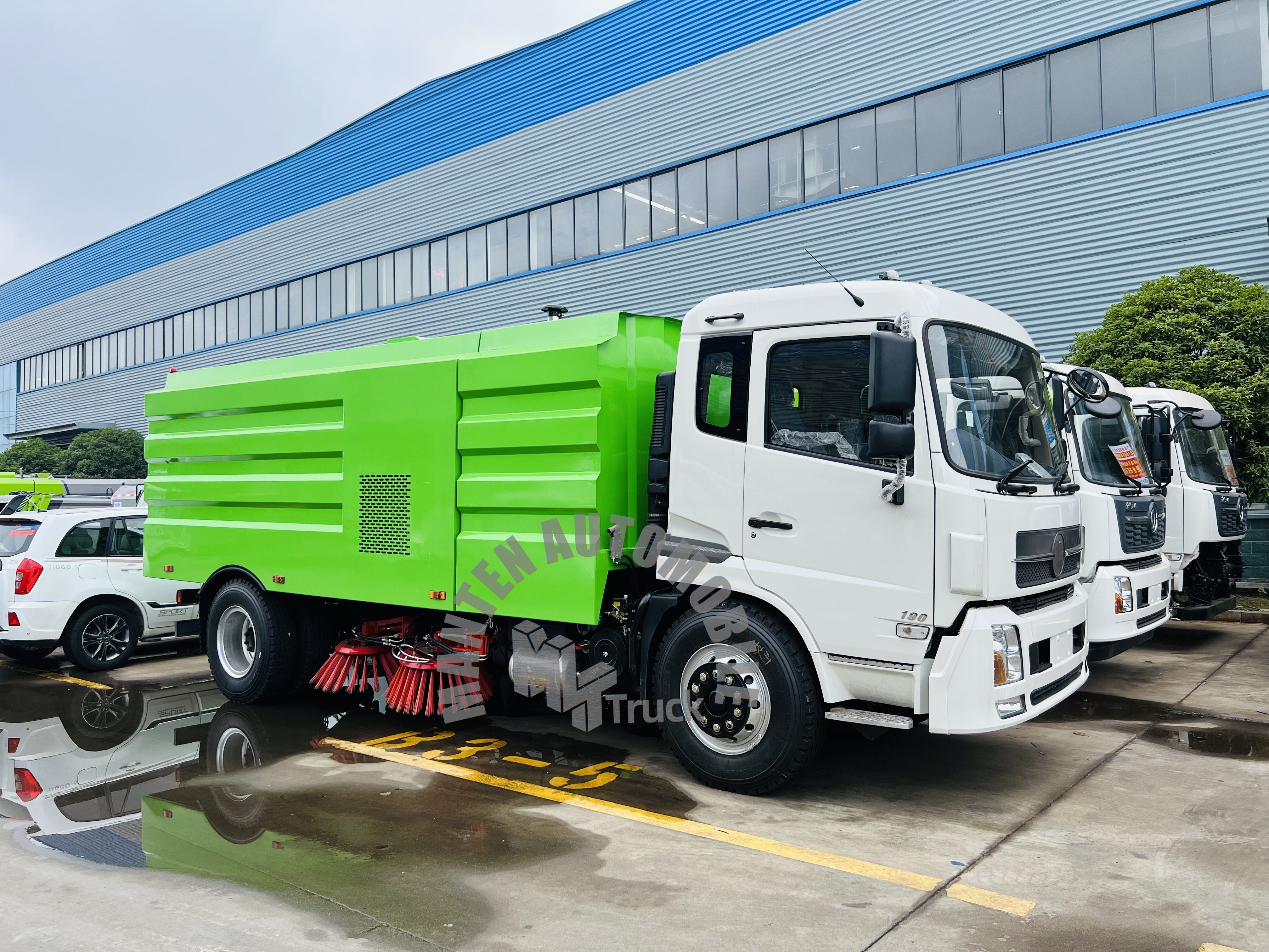 Dongfeng RHD Street road clean sweep truck high pressure water bump road Environmentally washing truck