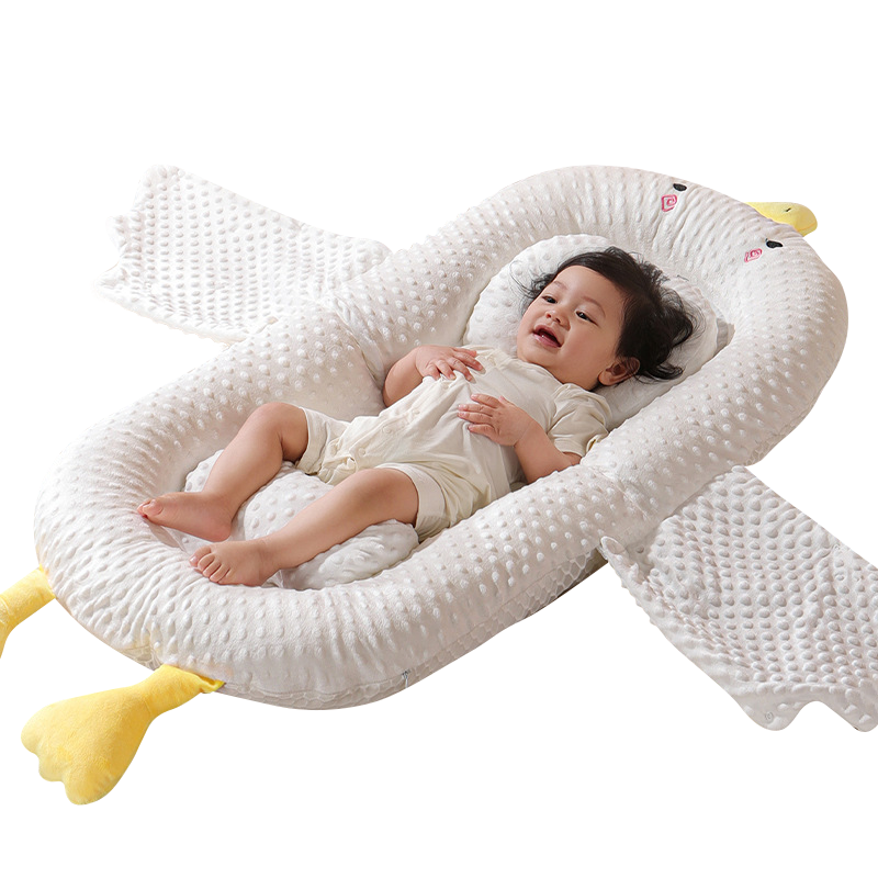 TIKTOK Amazon Hot sales baby landing wake up device anti-vomiting milk ramp bed comfort anti-shock folding sleeping nest