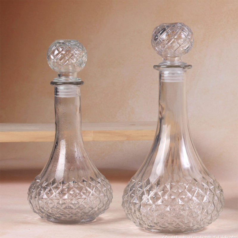 Crystal premium teardrop shape  studded glass decanter