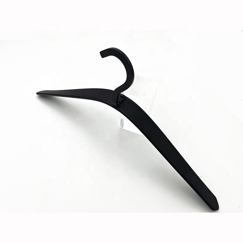 MAOS supplier black aluminum pad clothes hangers  for coat  jacket hangers for display