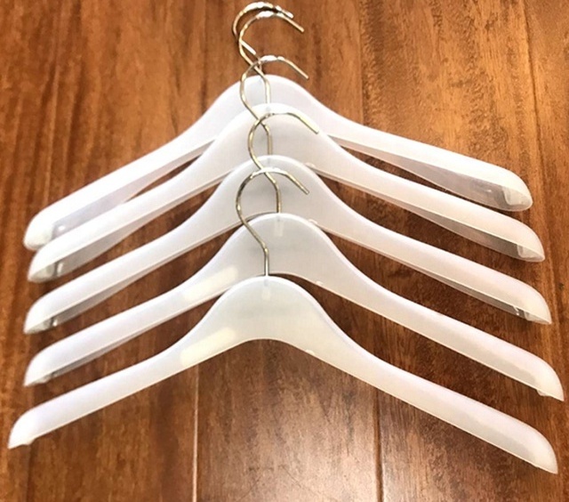 MAOS hanger supplier PLA plastic hanger degradable material  hanger with wide shoulder for jacket