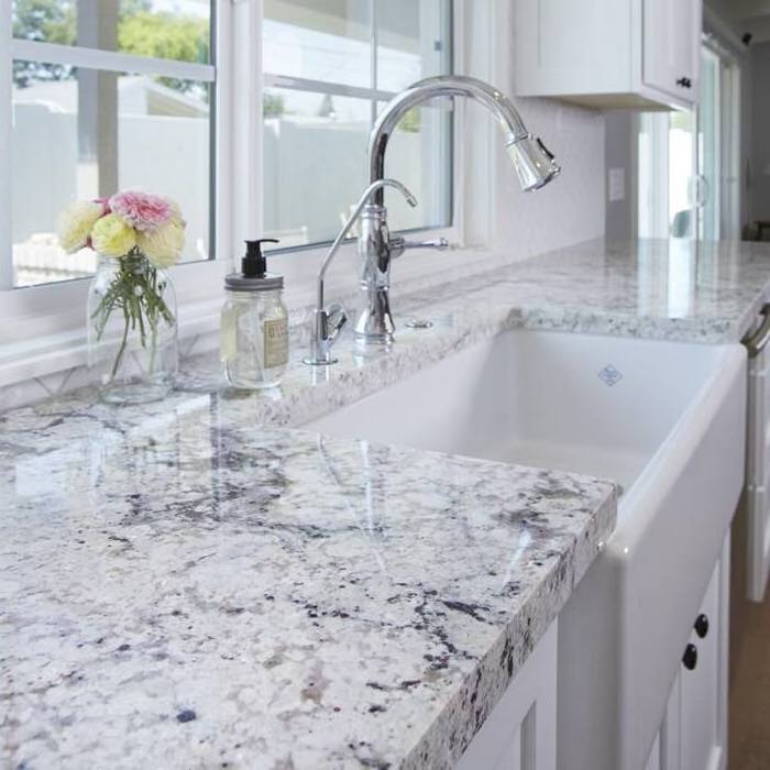 Home Kitchen Countertops Eased Polished Edges Tops Granite Kitchen Designs 2-3g/cm3 5 Years Provide 3/4