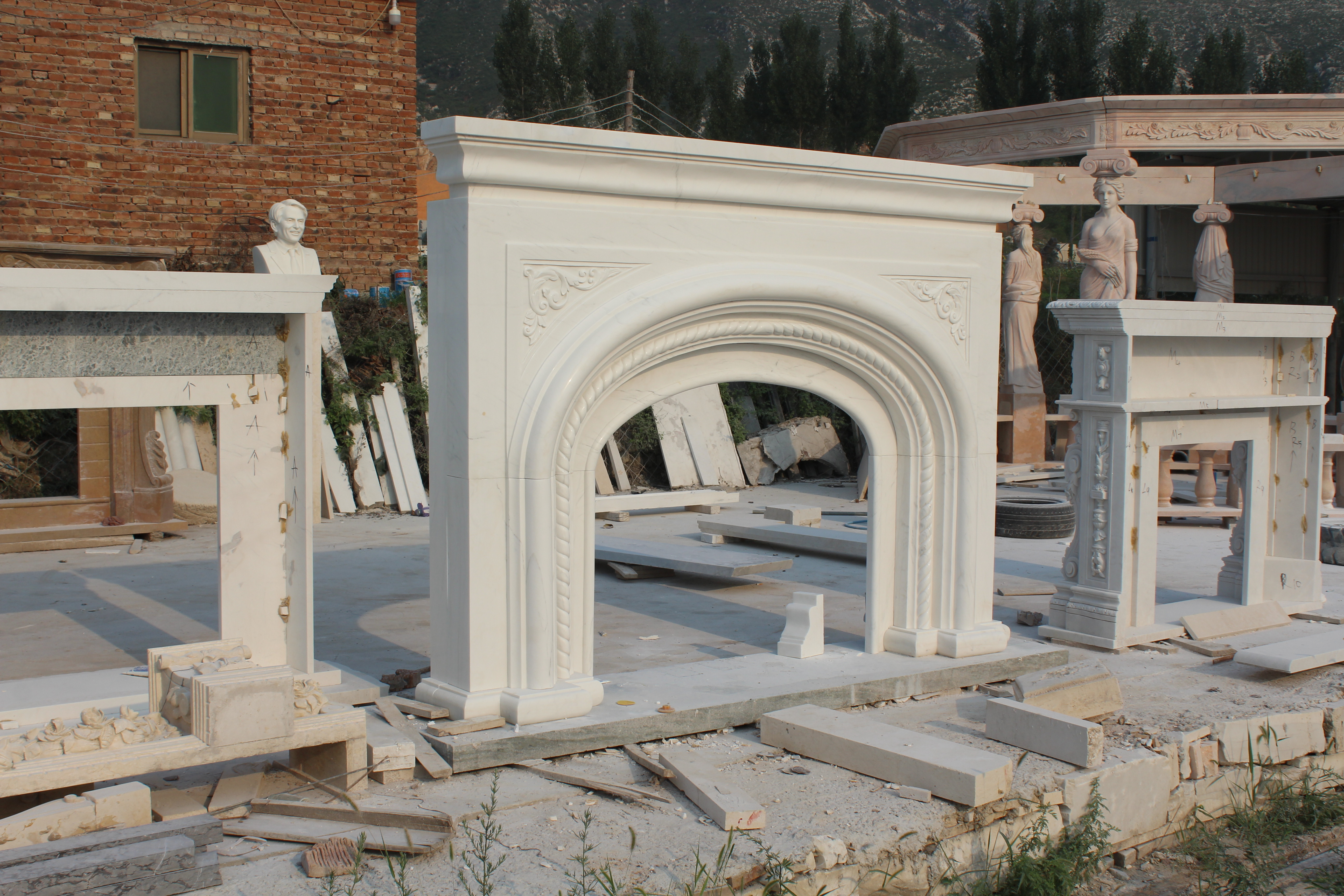 Luxury Famous Style Indoor Outdoor Home Decoration Natural Stone Hand Carved Marble Victorian Arched Viola Marble Fireplace