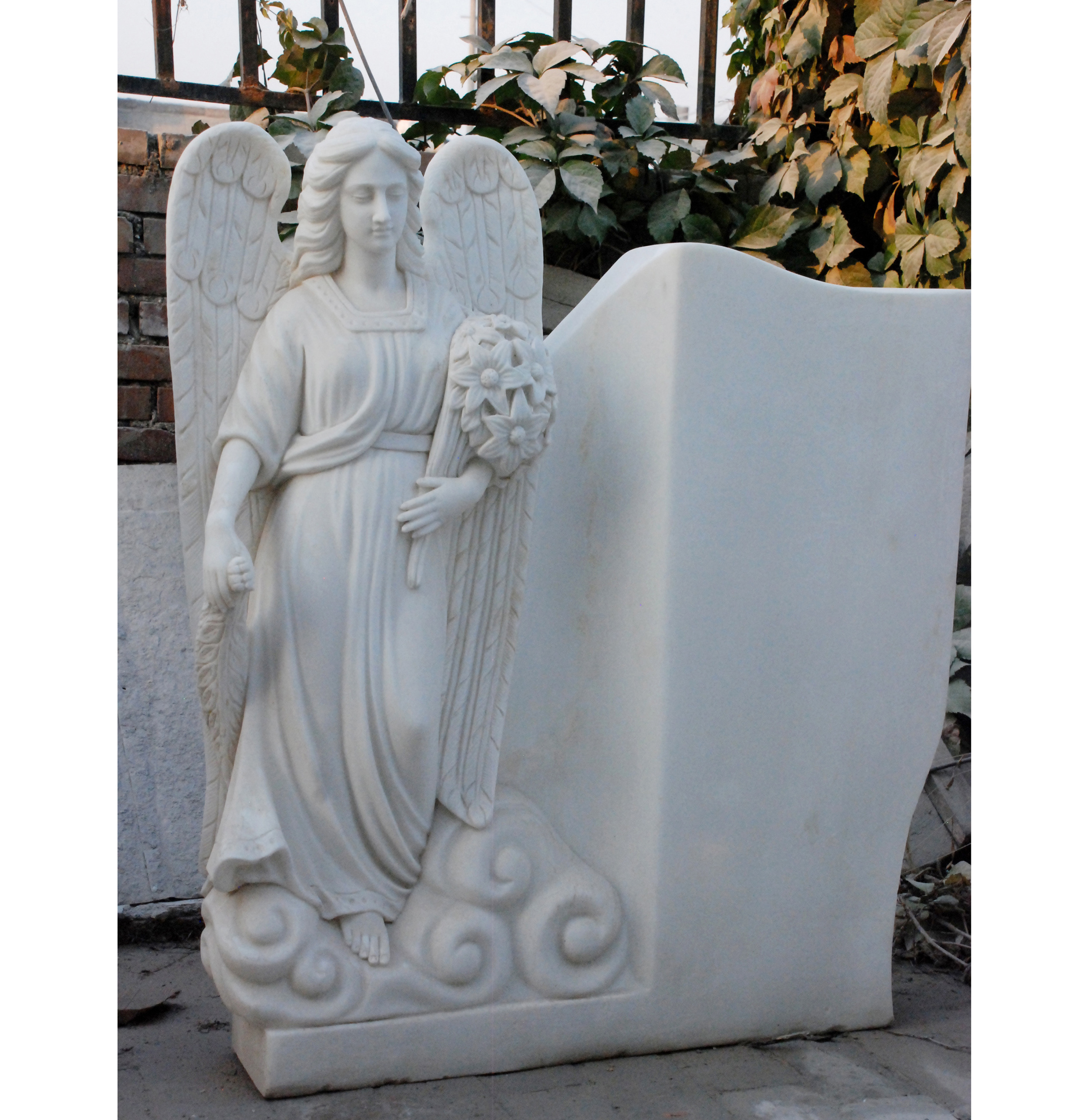 Natural White Marble Sculpture with Standing Angel Statue Marble Tombstone