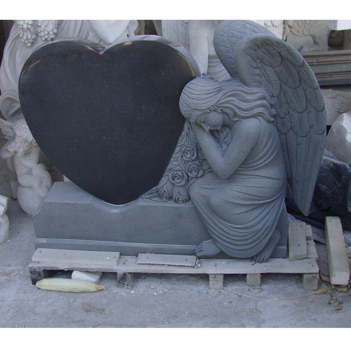 Polished Marble Tombstone White and Black Weeping Angel Heart Shaped Tombstone