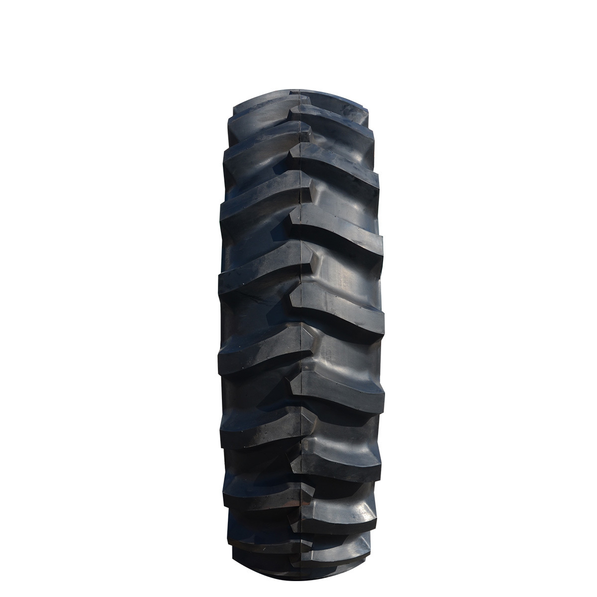 ROADHIKER brand Logging Skidder Tyre 54x37.00-25, 66x43.00-25, 73x44.00-32 Made in China from tyre factory