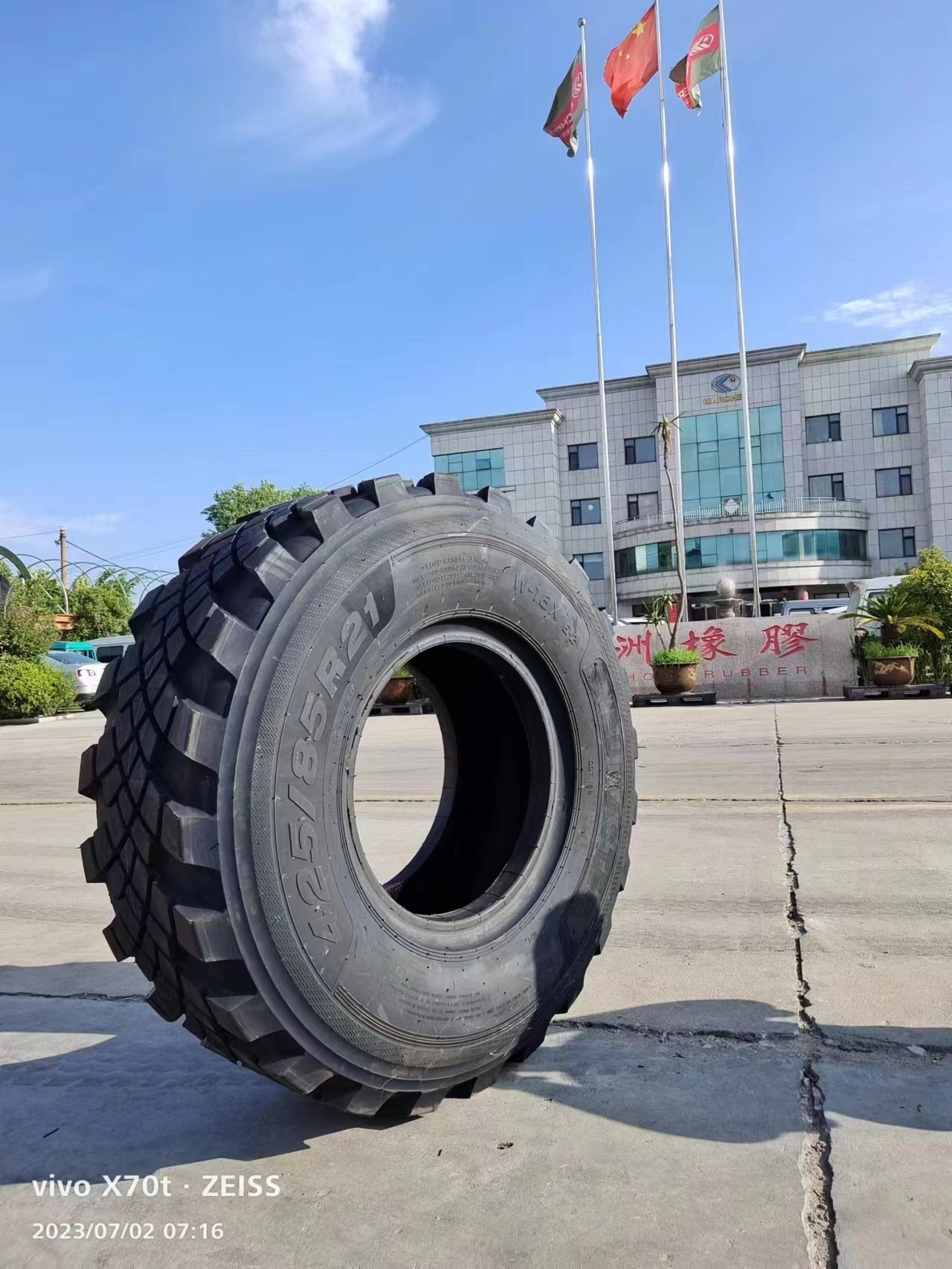 425/85r21 Wholesale radial truck tyre for firetruck, MPT, all-terrain vehicles, such as tank, armoured car