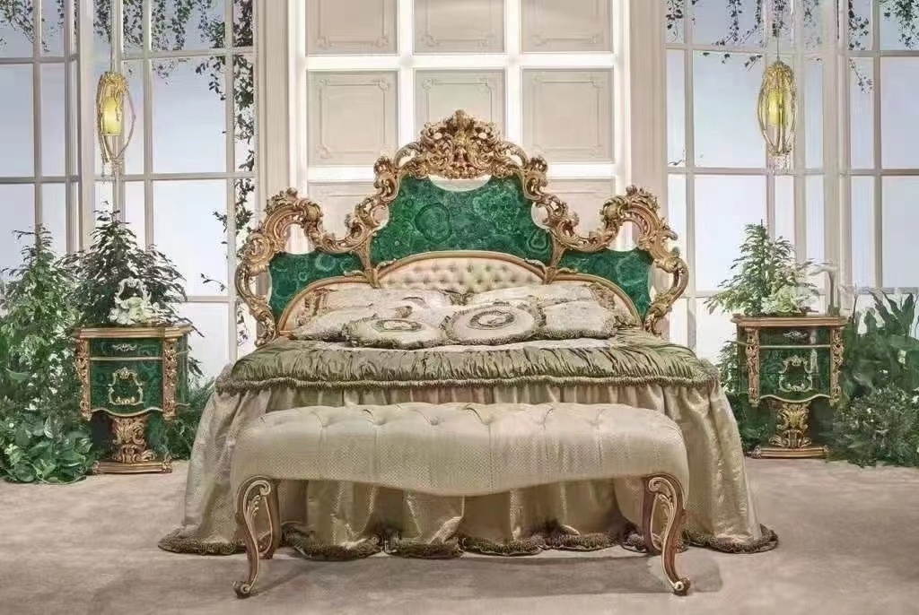 Royal Italian Baroque King-Size Bed with Luxury Wood Carved Mahogany Frame French Antique Bedroom Furniture for Home Use