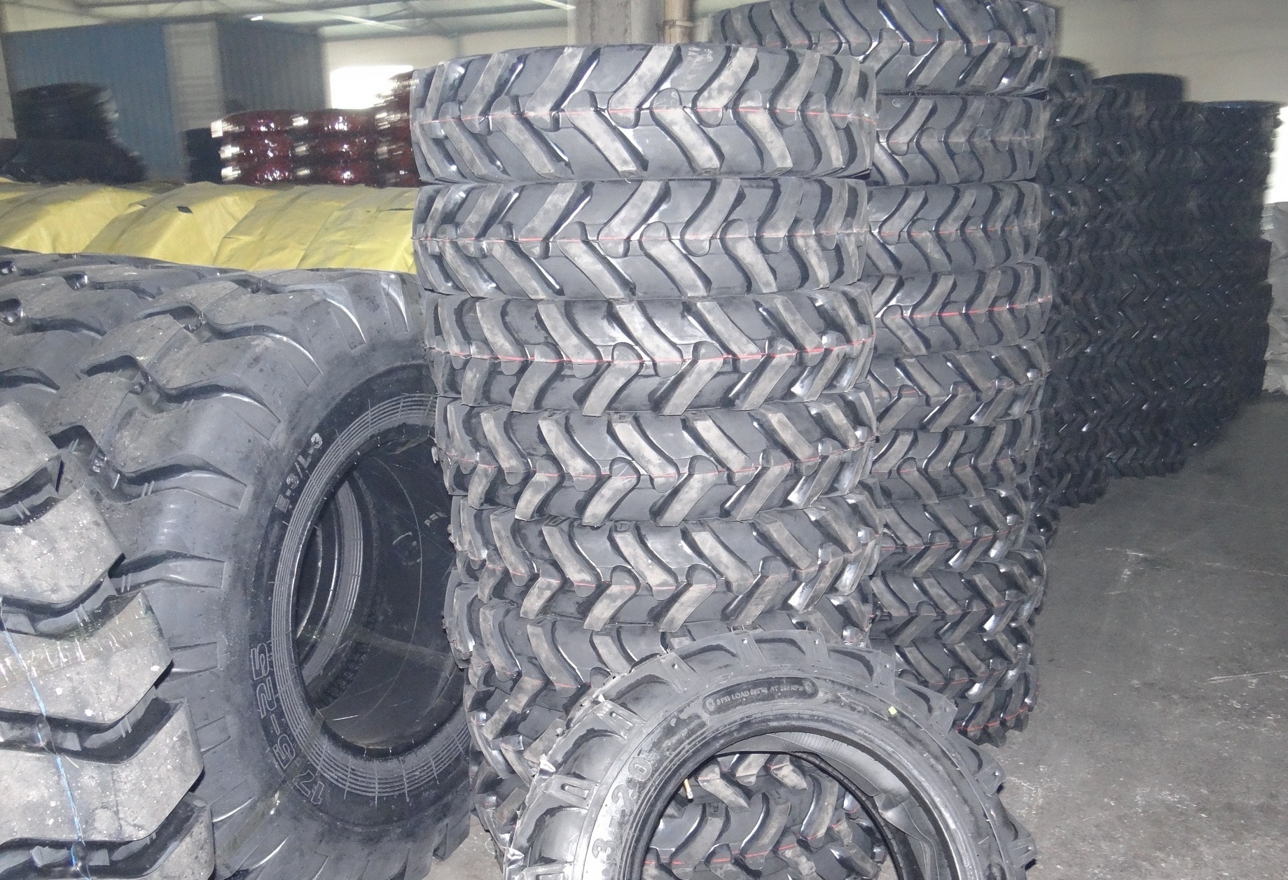 High Sales Pakistani Pris 16.9.28 Tractor Tyres Nperuvianubber TT 20 Inch Black Lion Tyres Radial 13.6x24 Natural Rubber 50PCS