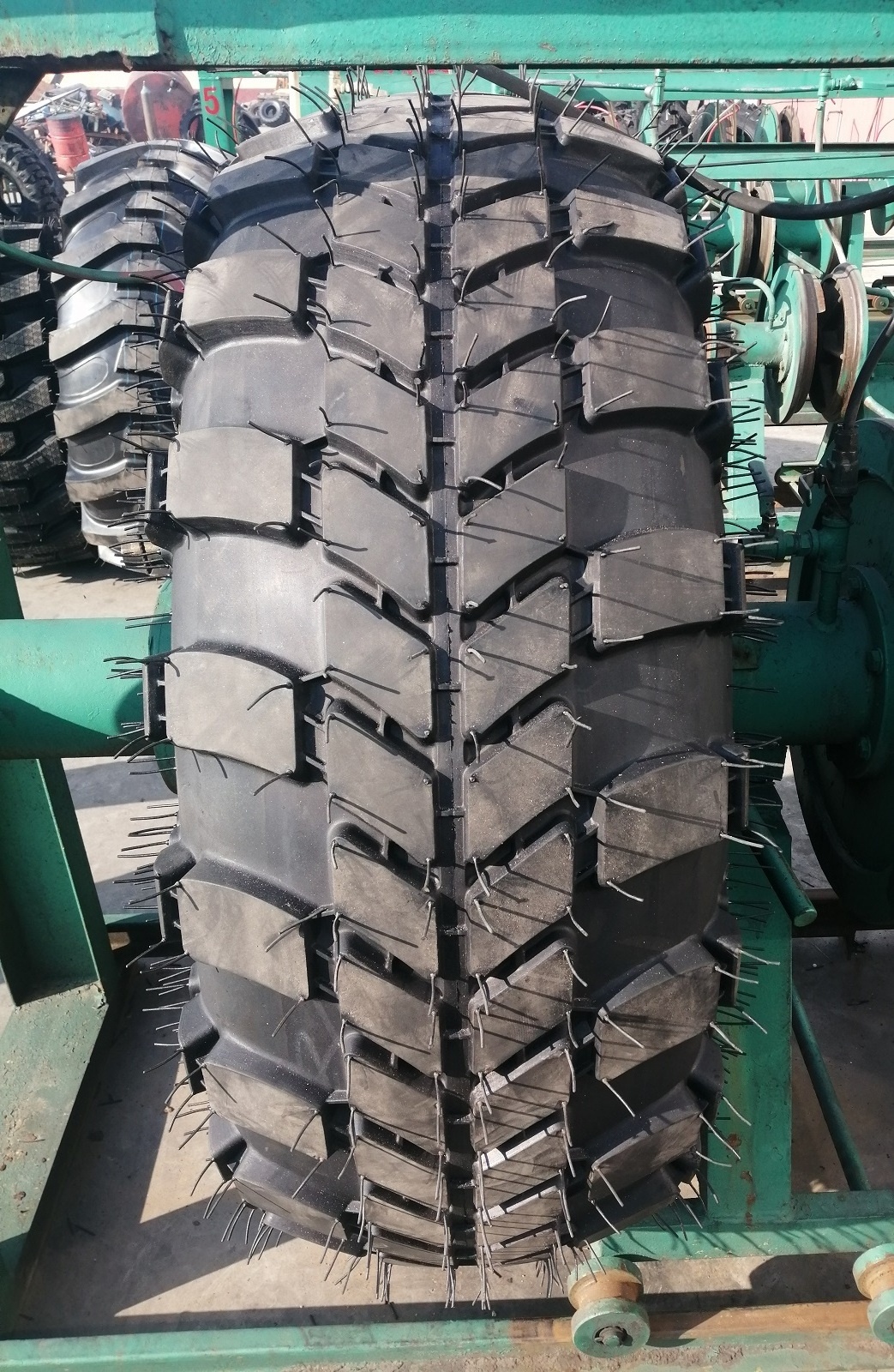 13.00-18  13.00x18 13.00R20  truck tire with best quality and best price