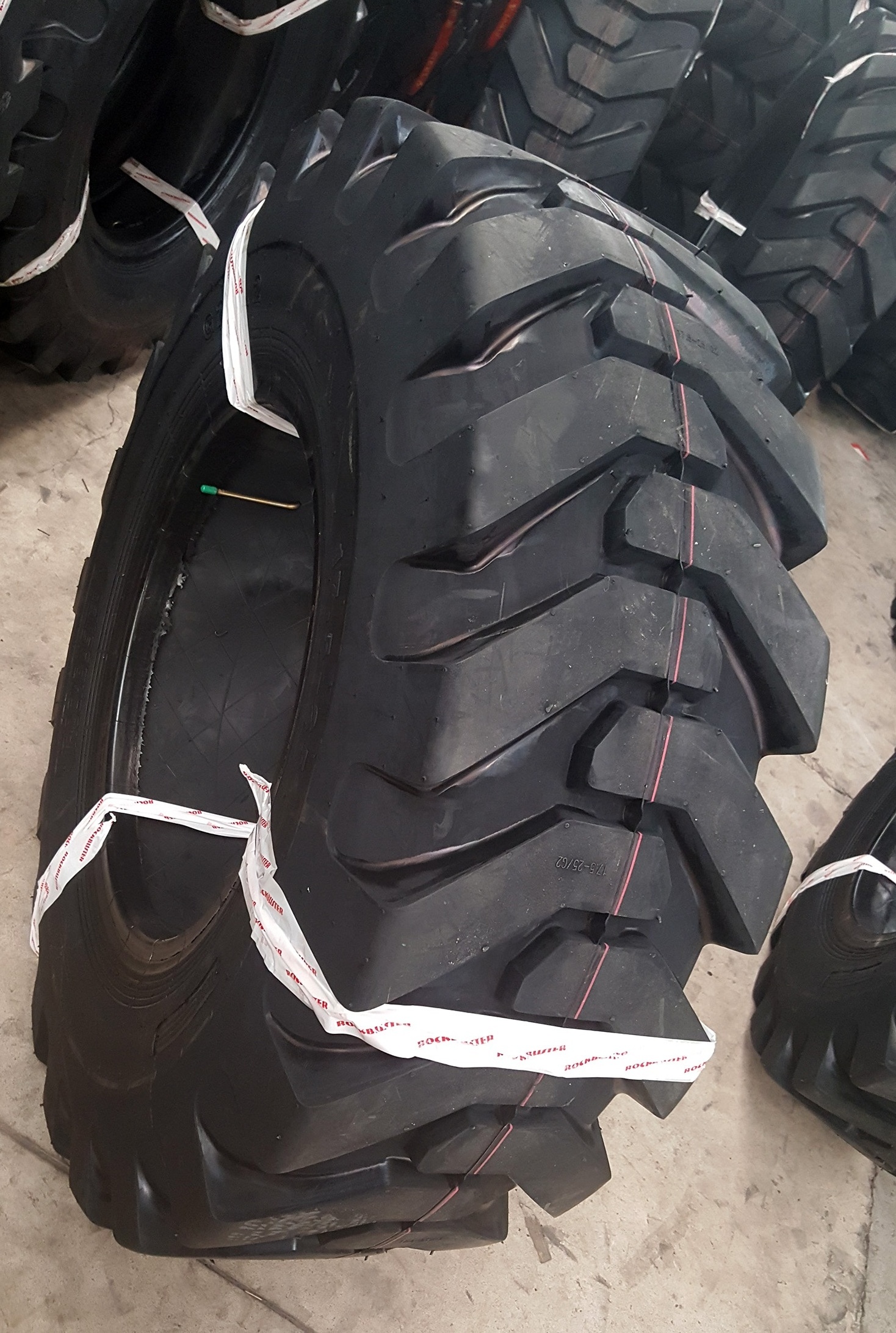 G2/L2 OTR Tyre 1300-24 1400-24 1600-24 15.5-25 17.5-25 20.5-25 23.5-25 With Long Using Time And Low Price