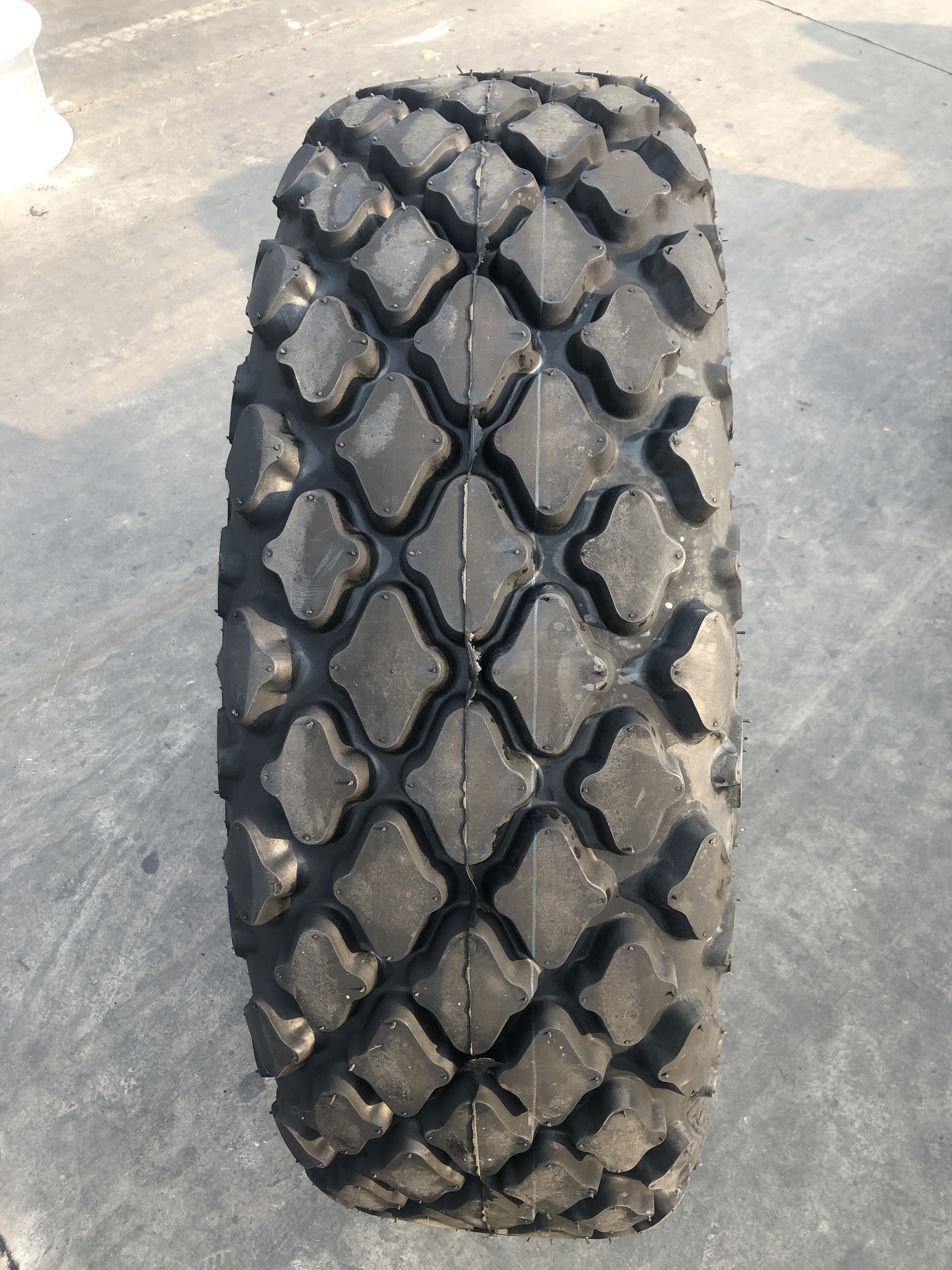 tractor tires turf tire R3 pattern 9.5-24 14.9-24 16.9-28 16.9-30 9.5x24 14.9x24 16.9x28 16.9x30 9.5*24 14.9*24 16.9*28 16.9*30