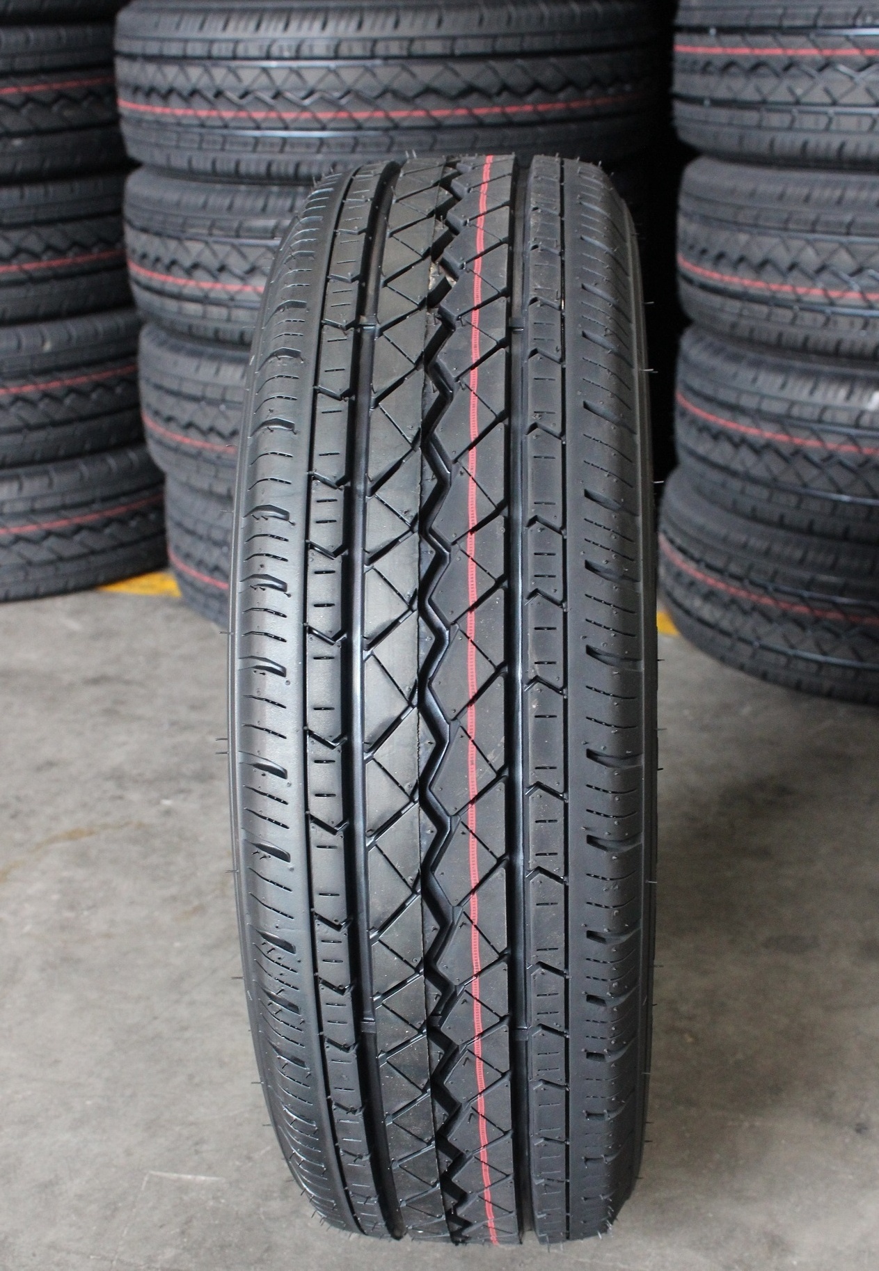 Haida Brand Commercial Vehicle Tire Rubber Car Tyre R16 Tires Radial Gomas Natural 3 Years,150000km 265 65 R17 Radial Tubeless