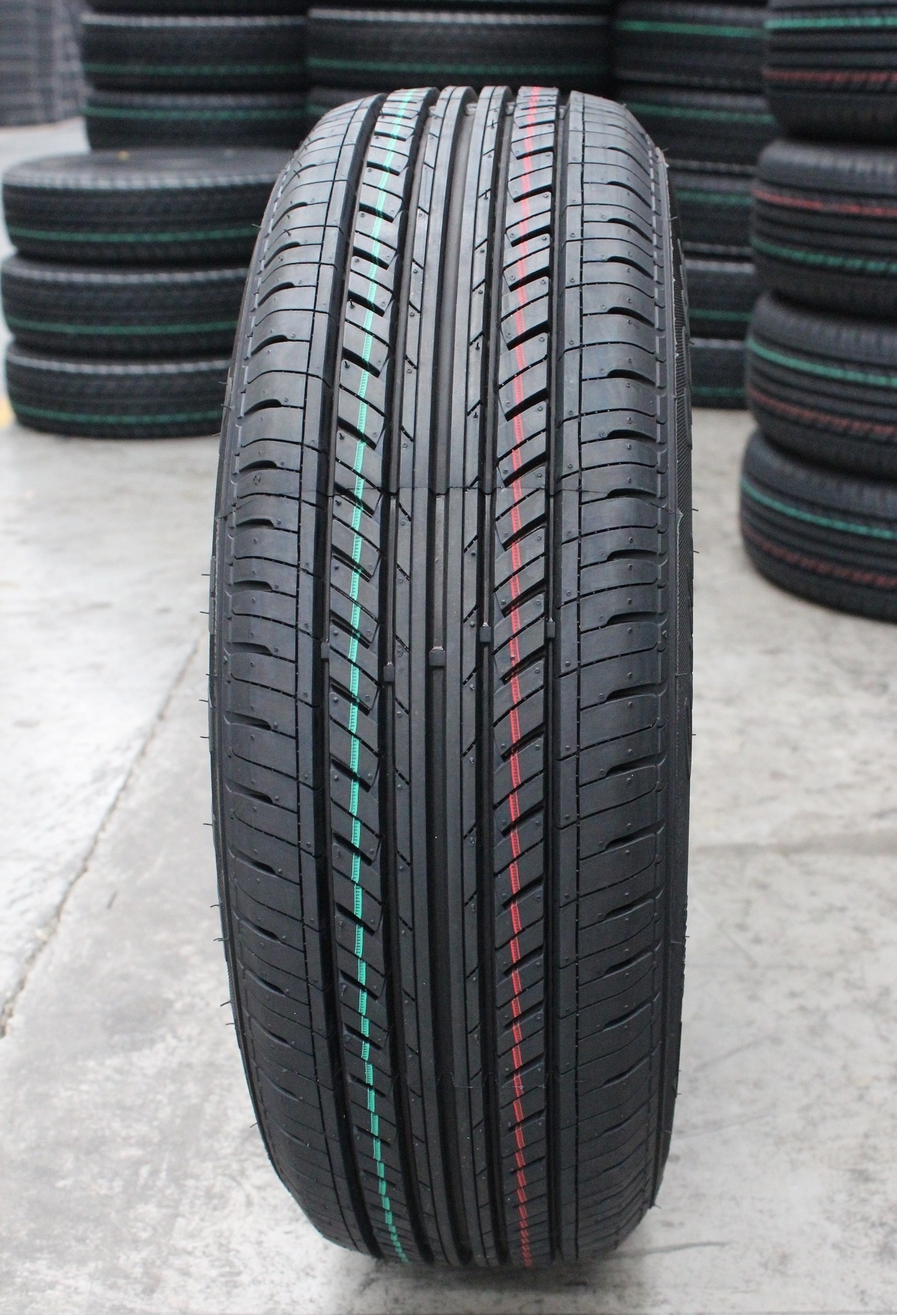 Haida Brand Commercial Vehicle Tire Rubber Car Tyre R16 Tires Radial Gomas Natural 3 Years,150000km 265 65 R17 Radial Tubeless