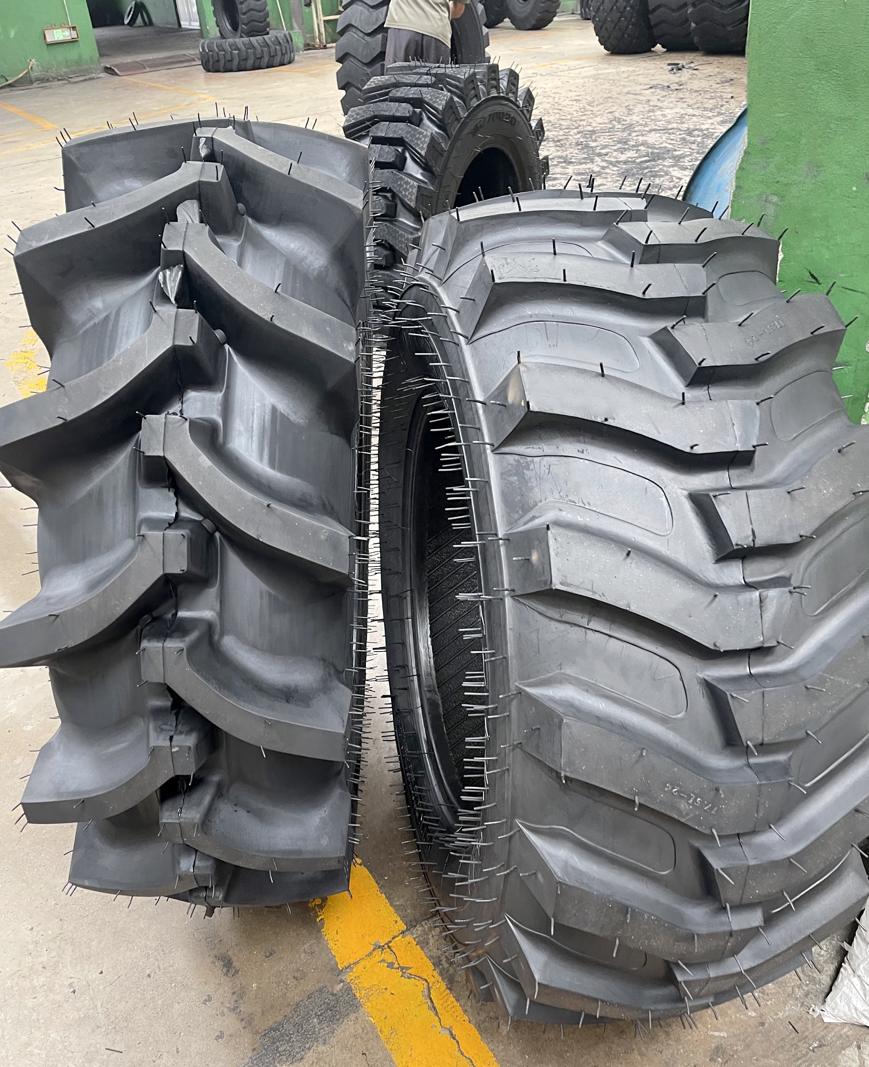 paddy R2 tractor tire rice  tires  23.1-26 23.1-30 23.1-34 23.1-38 23.1x26 23.1x30 23.1x34 23.1*26 23.1*30 23.1*34 R2 tyres