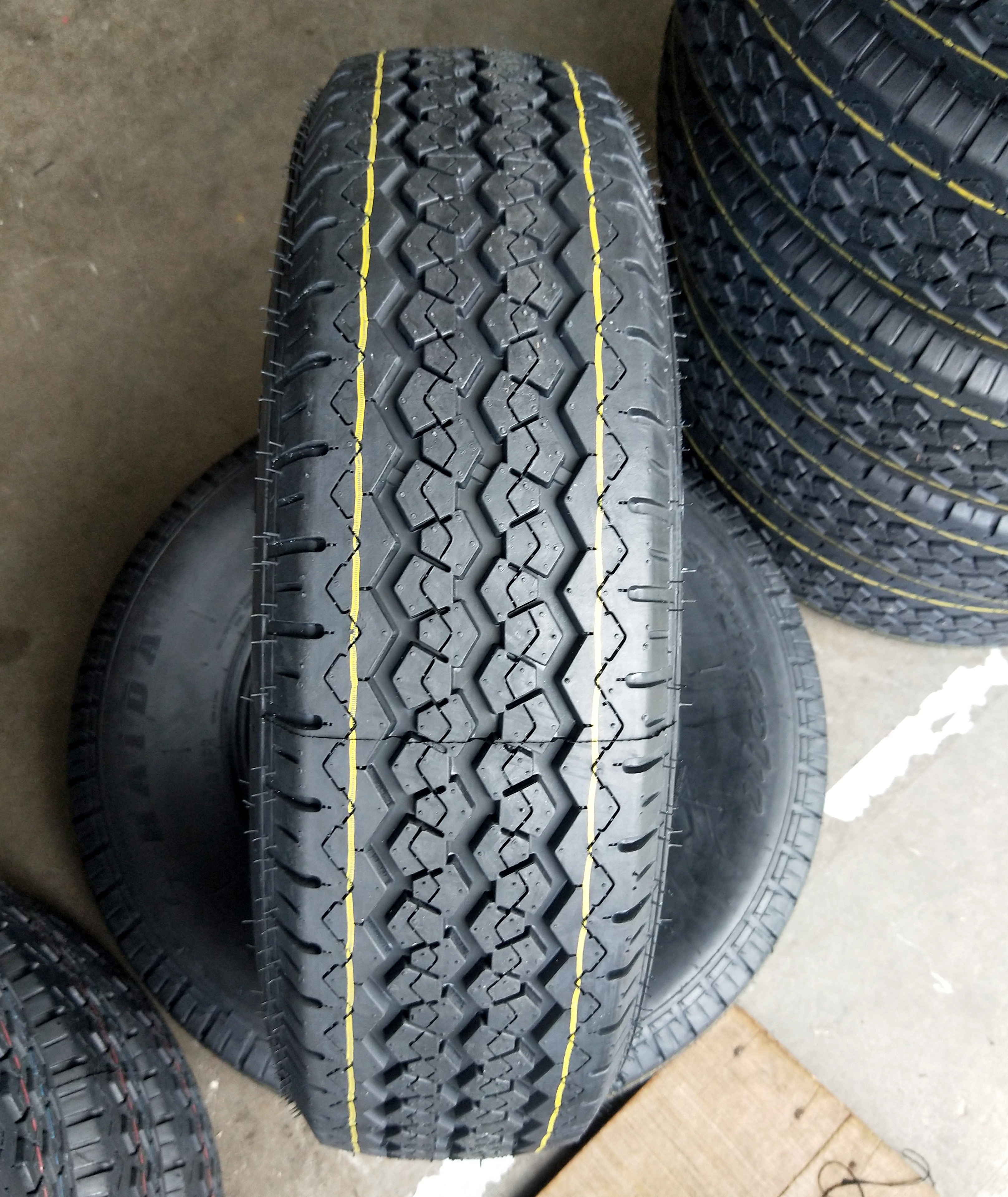 Wholesale 195R14C 195r15C White Wall tire HAIDA brand tyres with best price