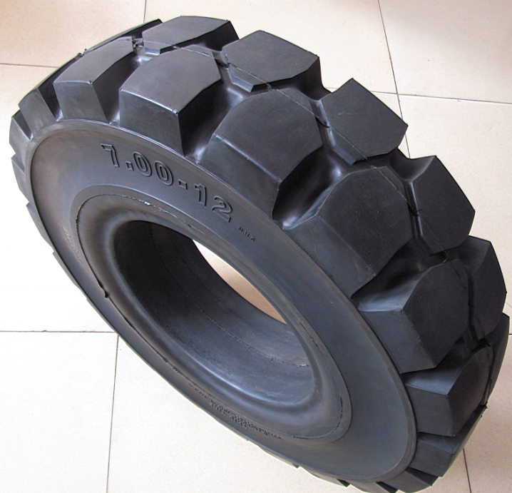 Factory Supplier Nylon Bias Tyre Solid Tires for Forklifts High Performance Forklift Solid Tire 7.00-12 700-12 700x12 825-12