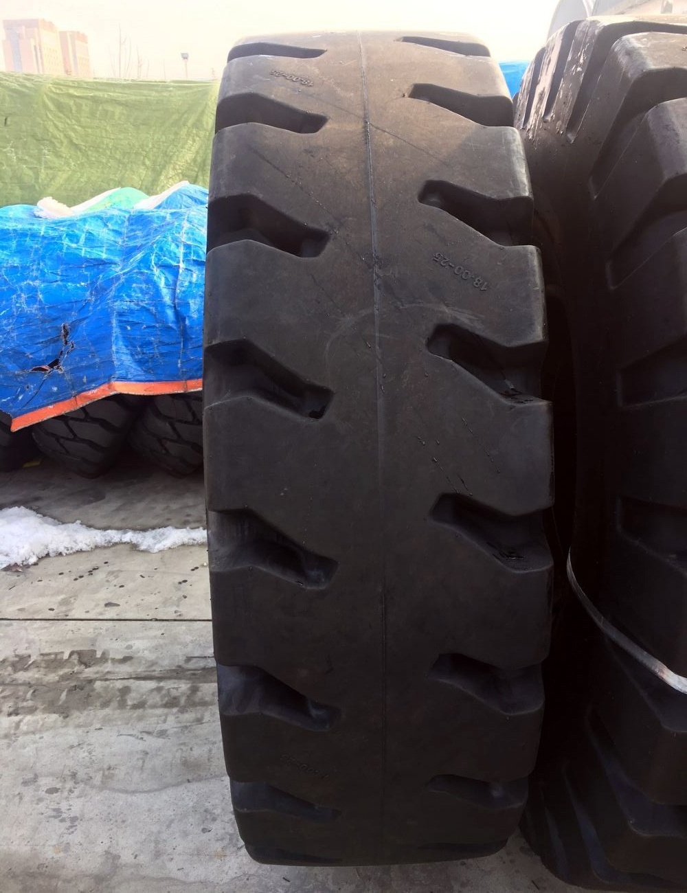 Factory Wholesale Tyres for Dumpers E4 Heavy Duty Bias Tires 1800-33 1800-25 2100-25 Economic Dump Truck Tire 18.00-25 1800x25