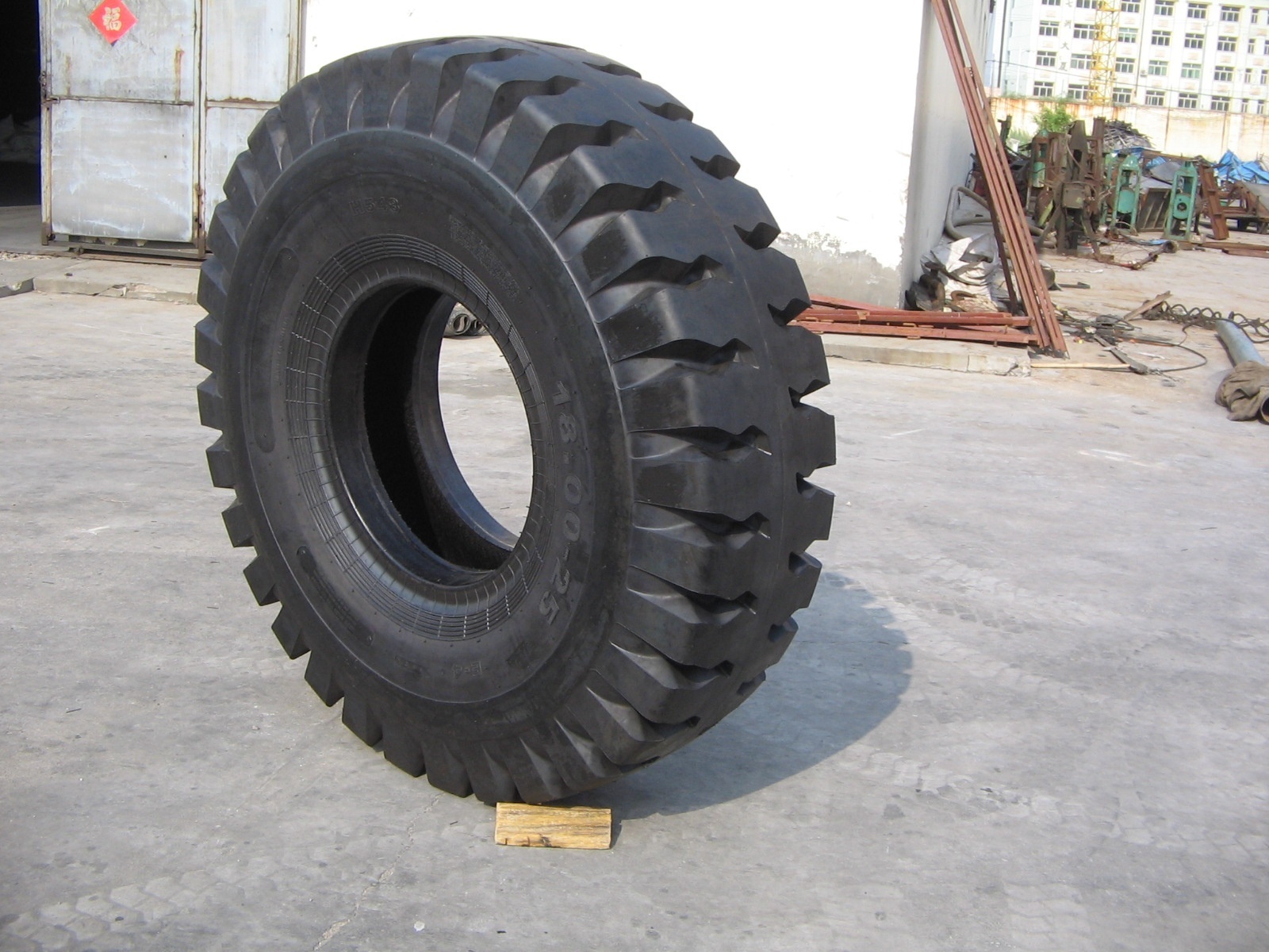 Factory Wholesale Tyres for Dumpers E4 Heavy Duty Bias Tires 1800-33 1800-25 2100-25 Economic Dump Truck Tire 18.00-25 1800x25