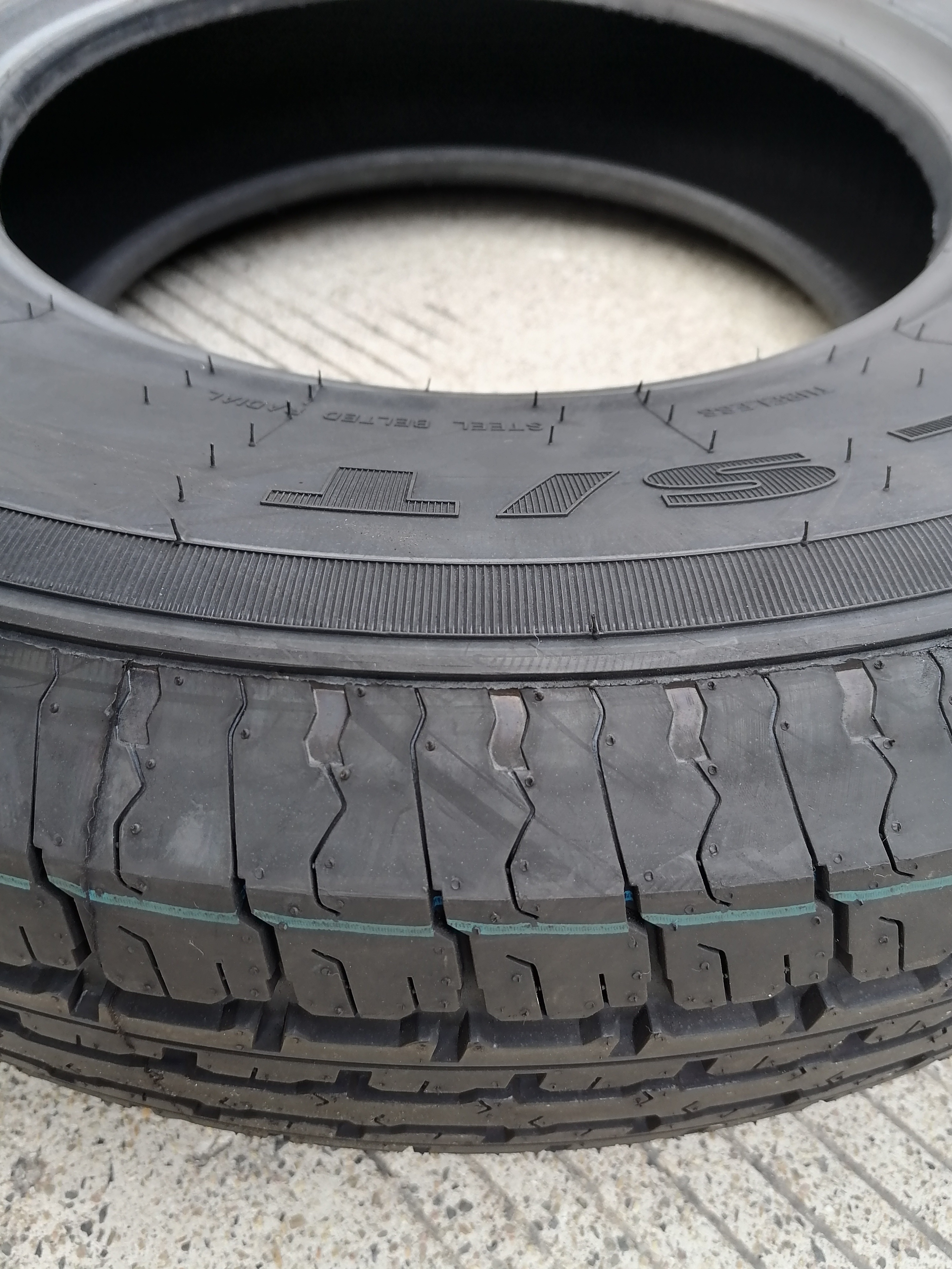 Steel Belted Radial Tyre Car Tires 235/80R16 235 80 16 235 80R16 225 75R15 215 75R14 205 75R14 175 80R13