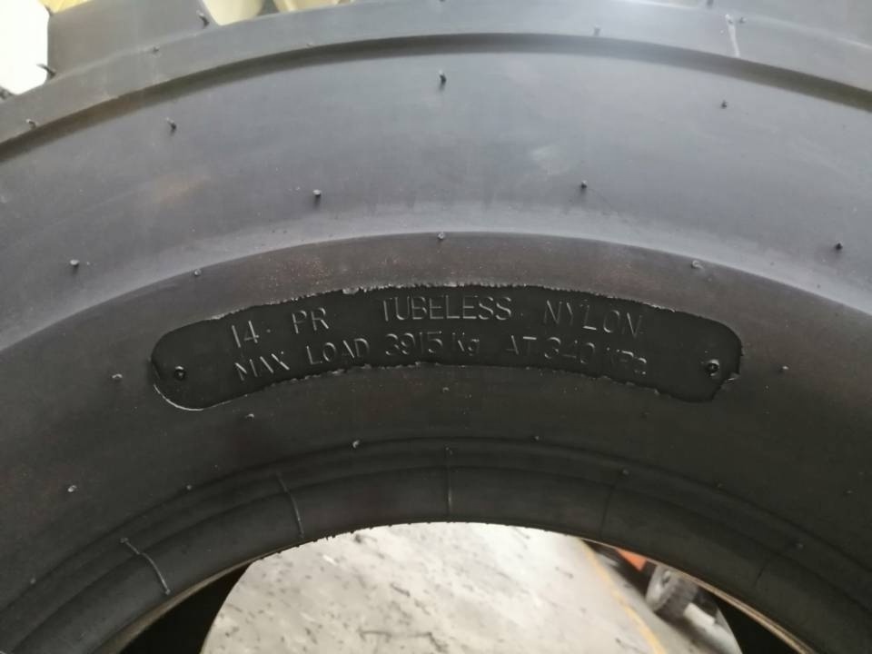 LOADER TIRE 12.5/70-16  15.5/60-18  17.5/65-20 with best price